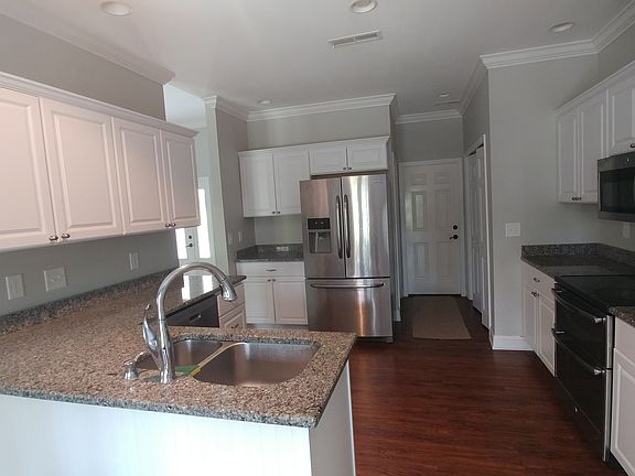 5th image of 323 Hagley Dr