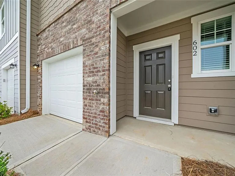 602 Jervis Way — Photo 2