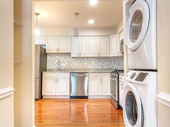 4th image of 5321 Gay St NE