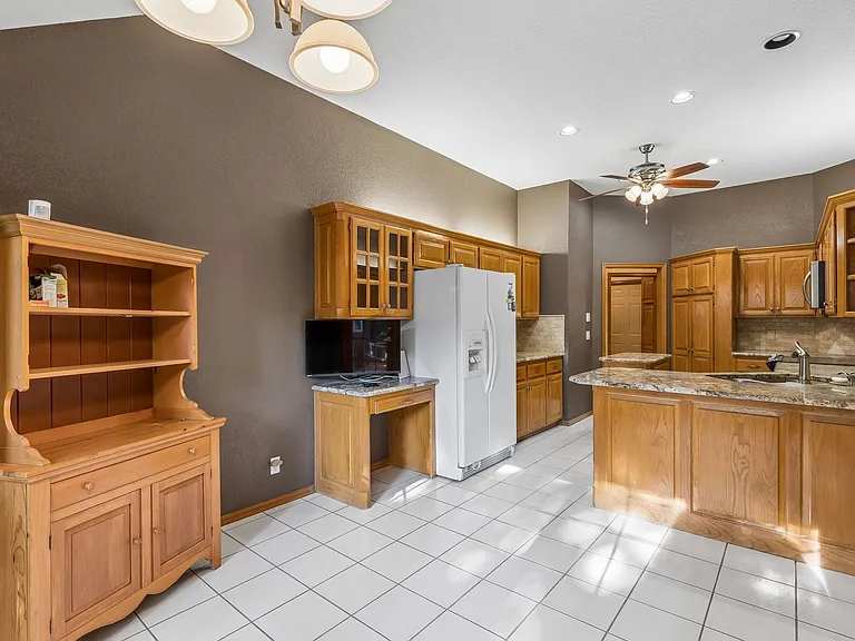 1820 Chelsea Dr — Photo 8