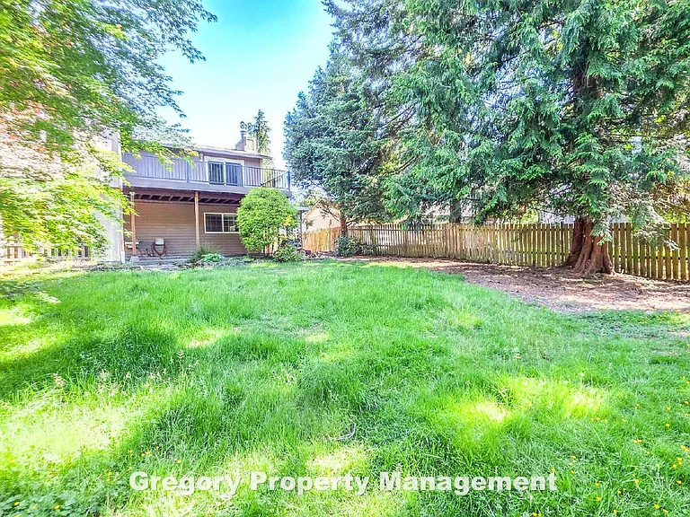 622 204th St SE — Photo 37