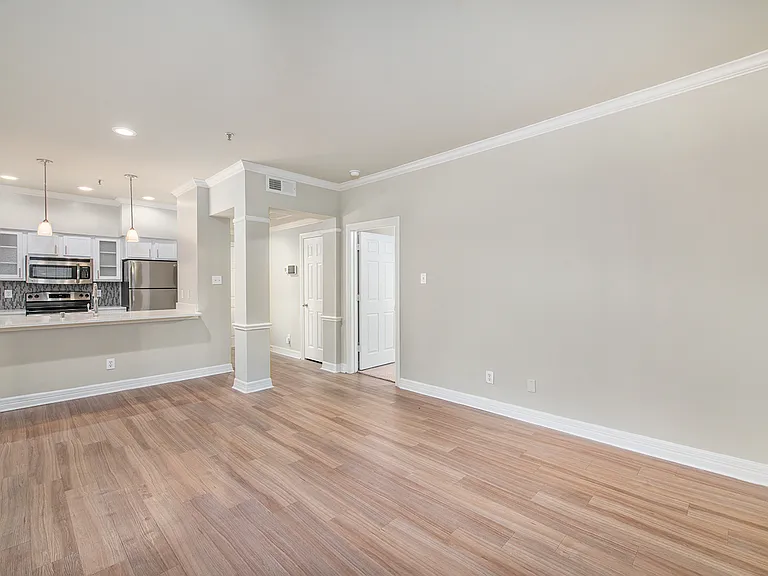 2427 Allen St — Photo 11