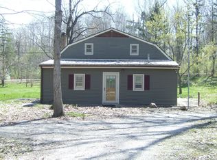 7711 Chestnut Grove Dr, Olmsted Falls, OH 44138