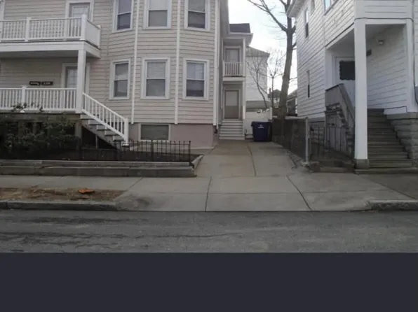 130 Princeton St APT 2, New Bedford, MA 02745