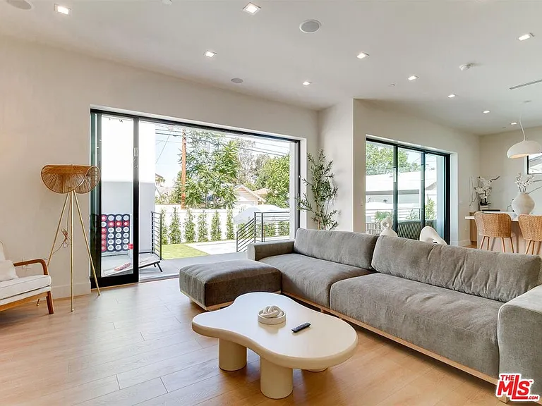 5929 Hesperia Ave — Photo 9