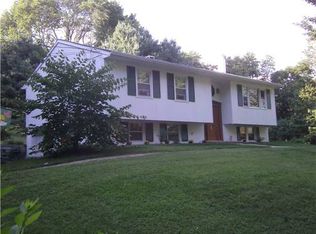 8 Jean Ridge Rd, Middletown, NY 10940