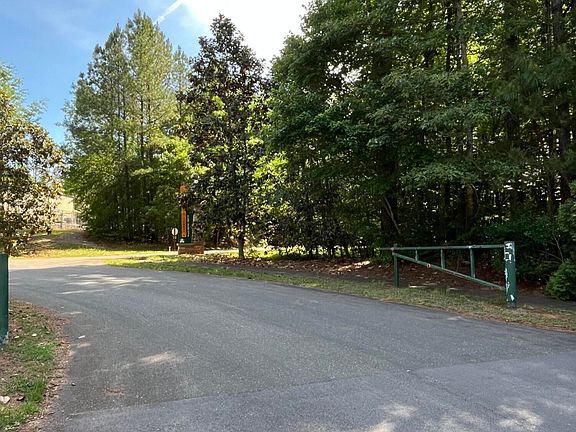 3rd image of 839 Saint Catherines Dr