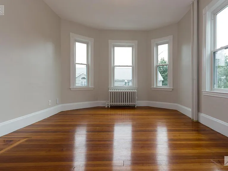 Beautiful Property. Well maintained.