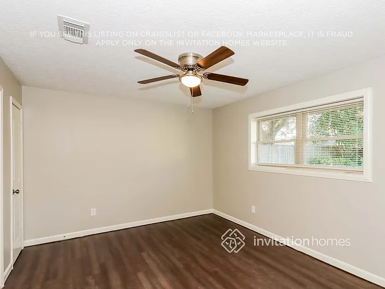 2104 Yorktown Ct N — Photo 9