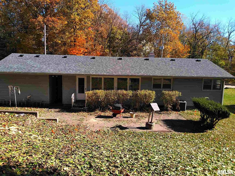 2nd image of 832 6th St