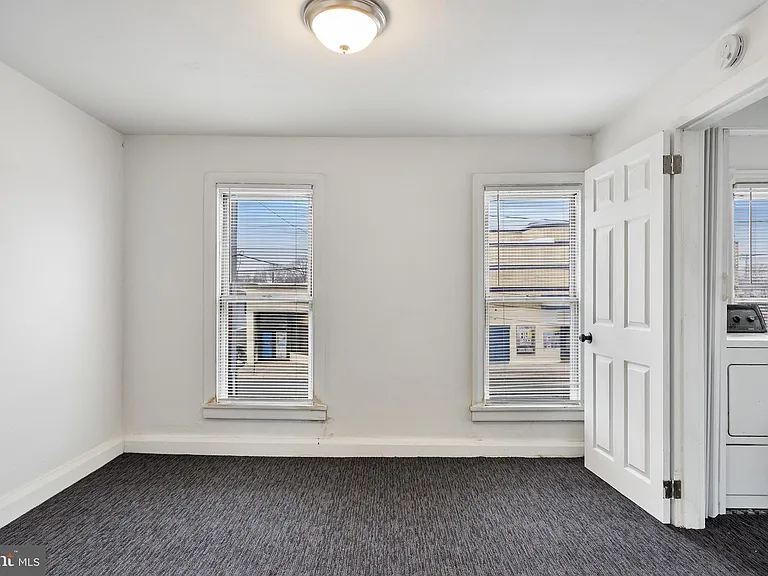 24 W Broad St — Photo 14
