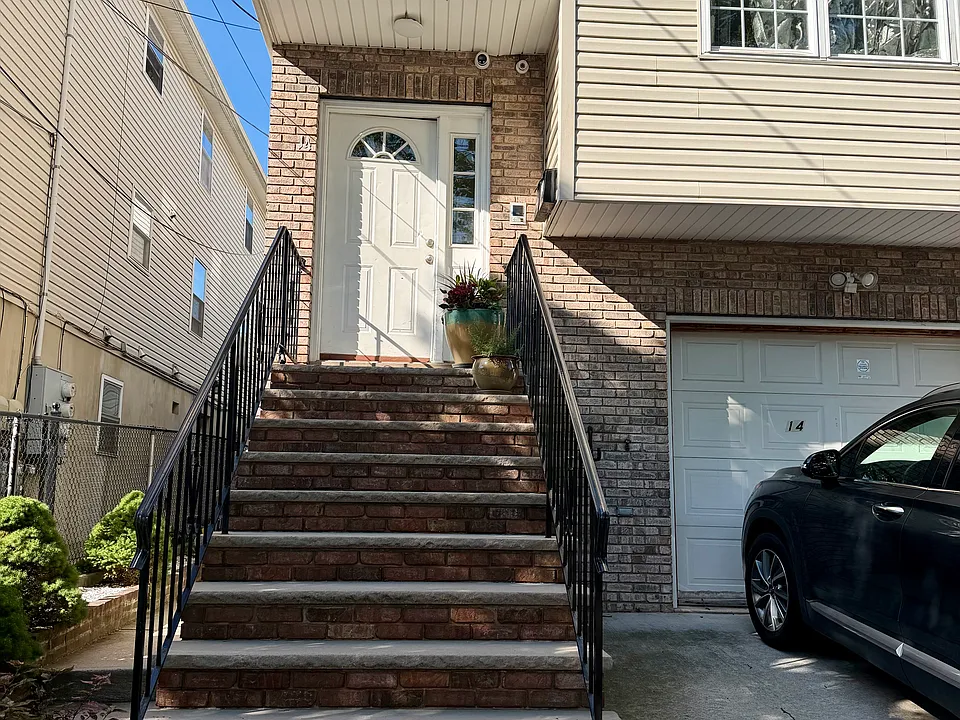 14 Halleck St #3