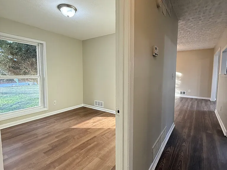 7016 Adel Ln — Photo 10