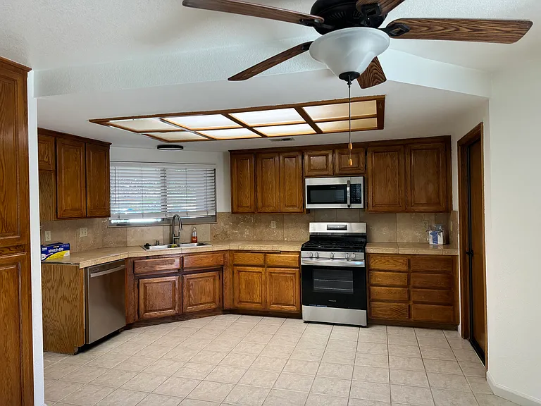 913 Spyglass Ct — Photo 5