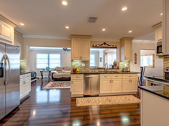 4th image of 4716 NW 49th Pl
