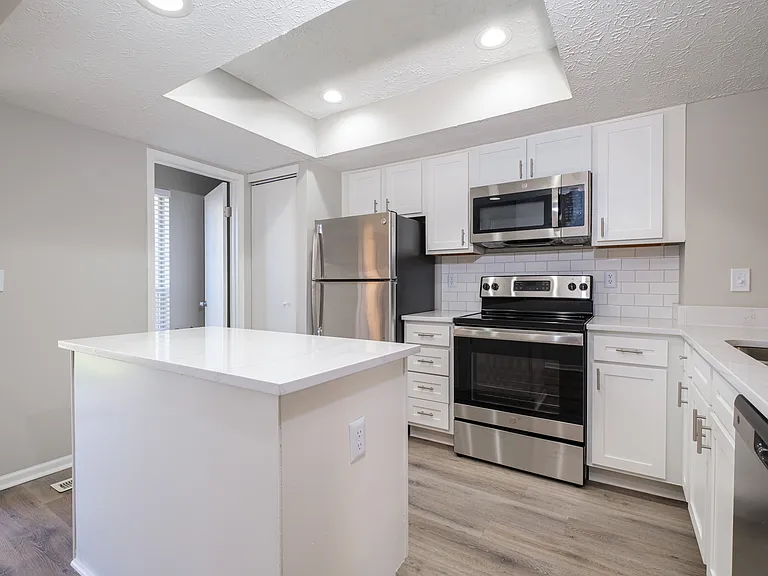 Perimeter Lakes Apartments — Photo 2