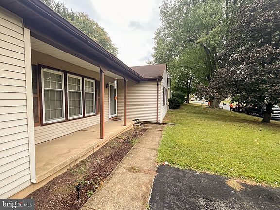 4th image of 6 Christina Ct