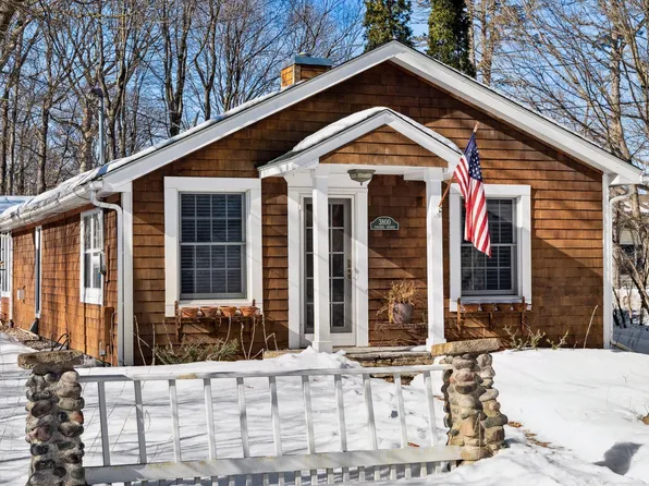 3800 Virginia Ave, Deephaven, MN 55391