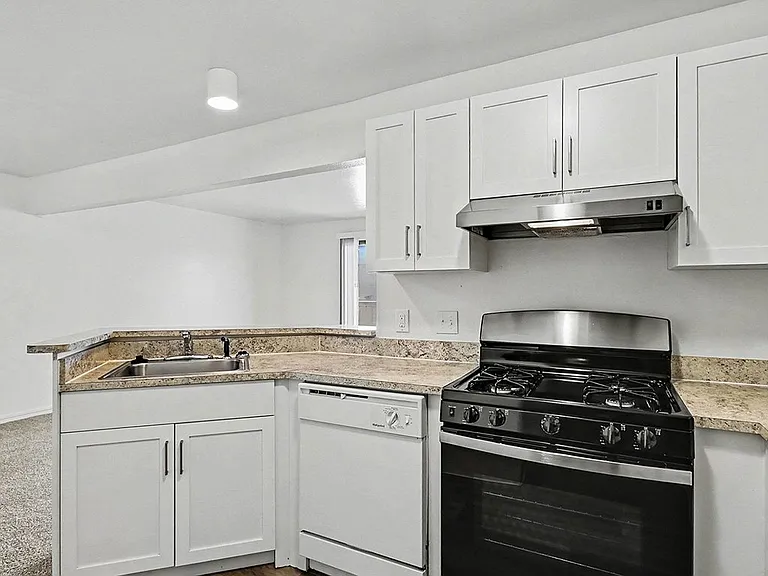 Trappers Cove Apartments — Photo 33
