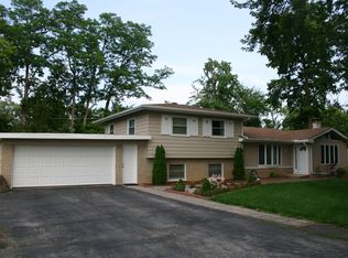 267 7th St, Wheeling, IL 60090