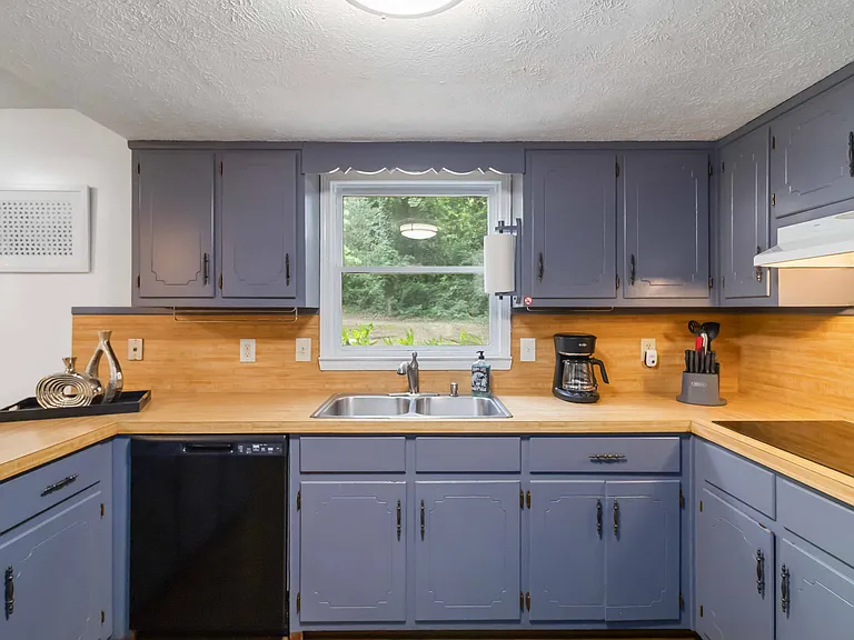 3345 Sharon Cir — Photo 11