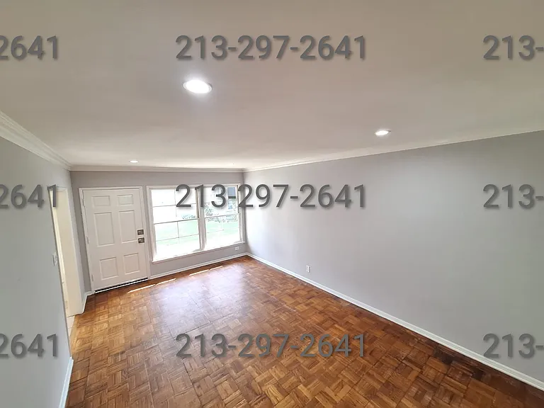 145 1/2 S Hoover St — Photo 3