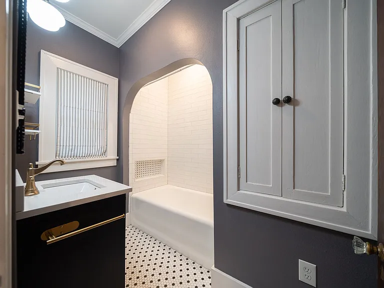 1431 Skyline Dr N — Photo 30