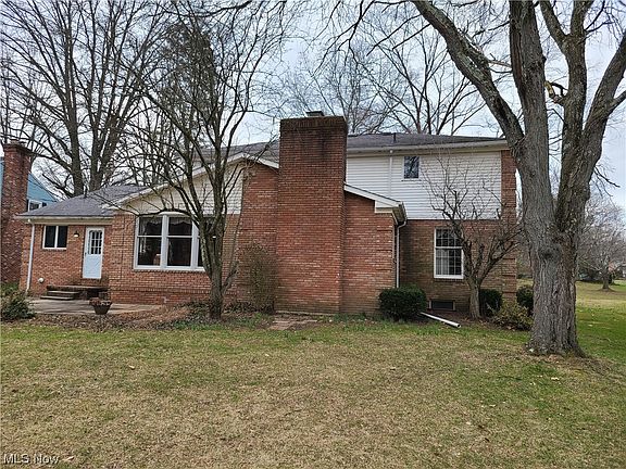 4th image of 1706 Monter Ave