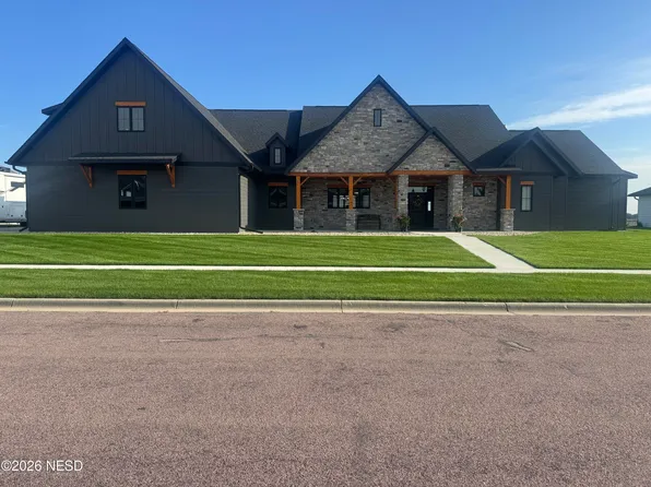 3342 N Pelican Ln, Watertown, SD 57201