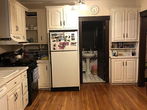 2nd image of 228 Safford St #1