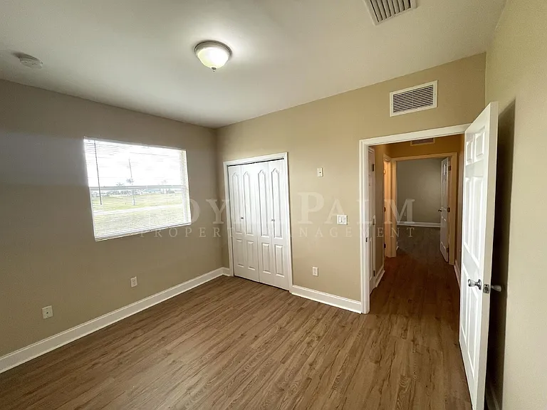 2105 NE 15th Ter — Photo 34