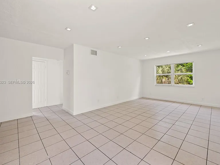 608 SW 16th Ave #3 — Photo 14