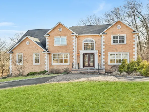 34 Renfrew Rd, New City, NY 10956