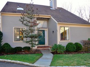 520 W Lyon Farm Dr, Greenwich, CT 06831