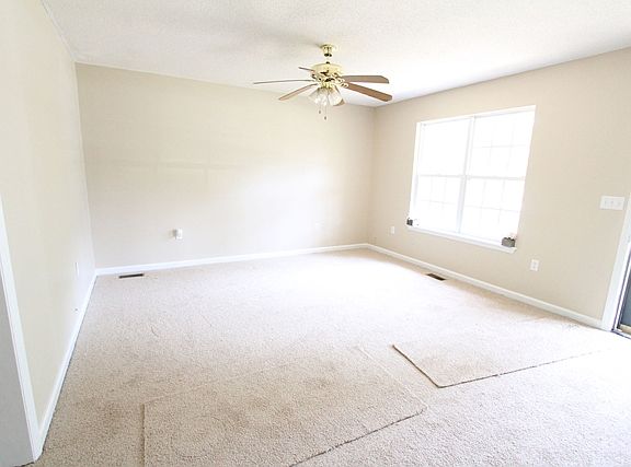 4th image of 106 Rebecca Dr