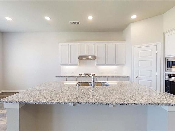 2nd image of 1726 Holmwood Dr