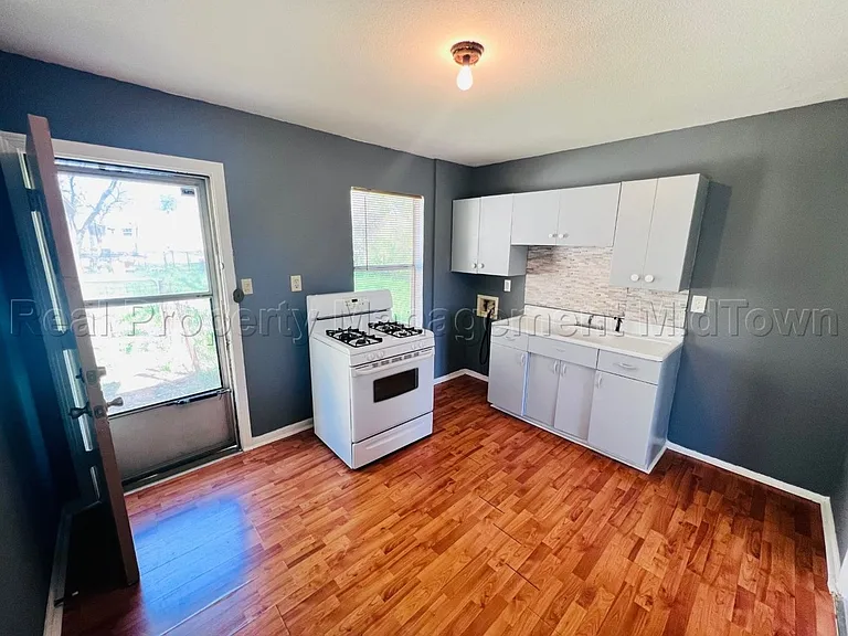 2509 Spiller St — Photo 7