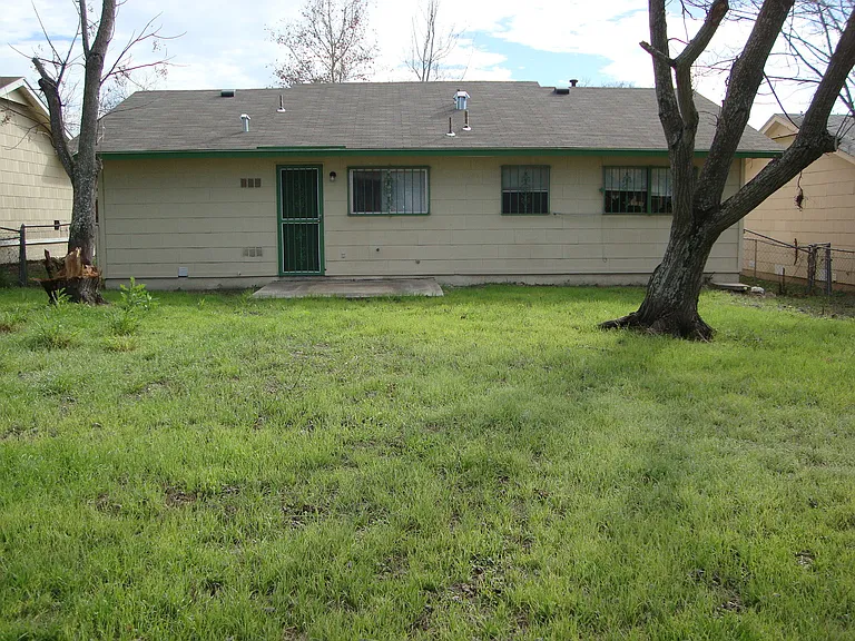 8715 Yellow Knife St — Photo 14