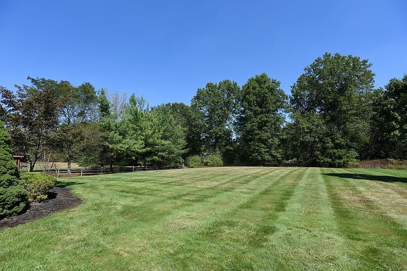 2nd image of 22 Kingswood Ct