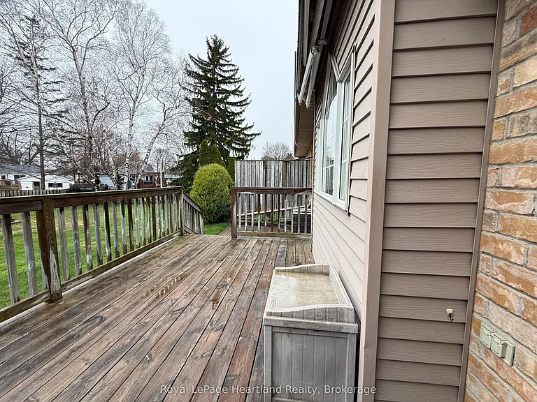 260 Martha St — Photo 13