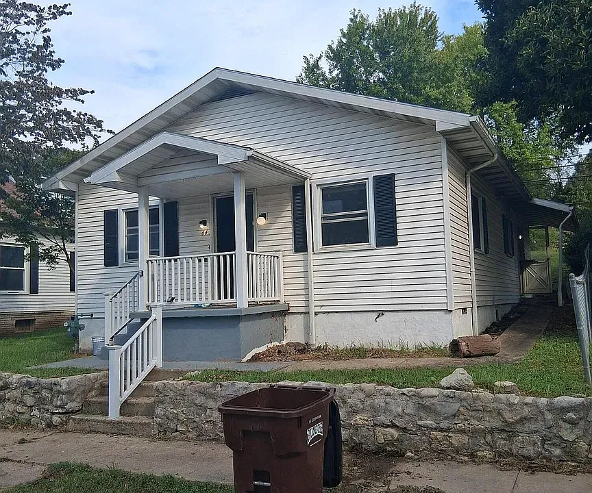 64 Spring St