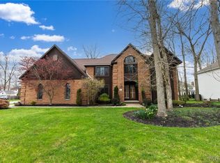 7 Contessa Ct, Williamsville, NY 14221