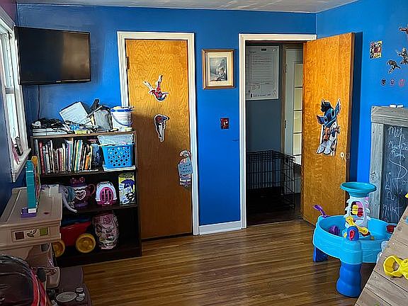 3rd image of 3553 Walden Ave