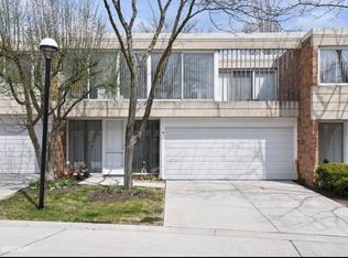 127 Avon Rd, Northbrook, IL 60062