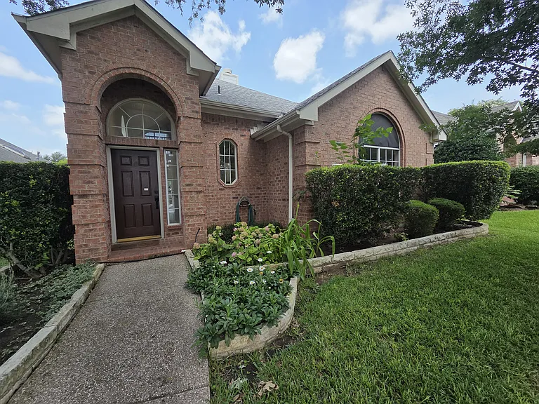 6917 Barbican Dr — Photo 1