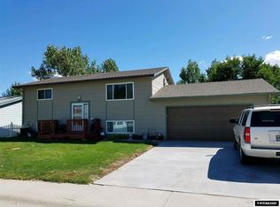 2851 Cherokee Ln, Casper, WY 82604