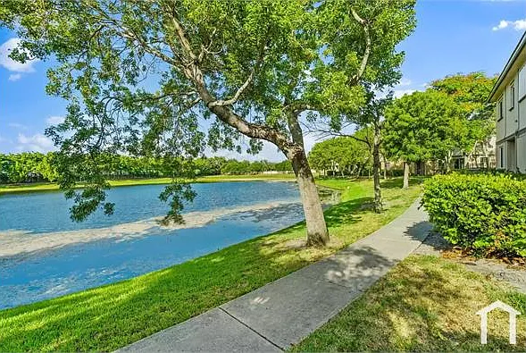 3 bed, 1044 sqft, $2,100 — Photo 4