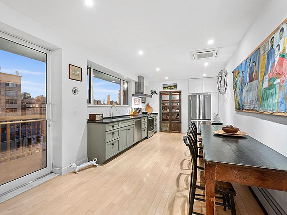 2nd image of 145 Sackett St APT 6A
