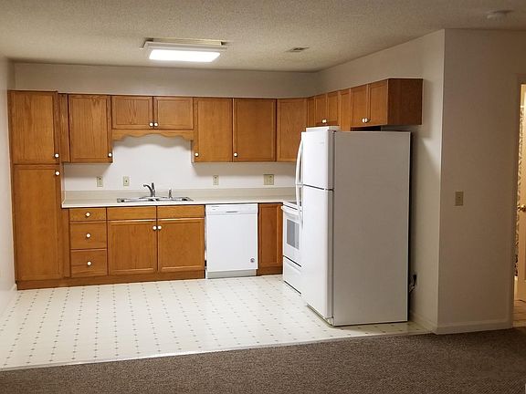Clean and inviting kitchen area.