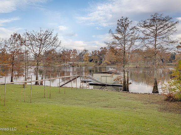 3rd image of 286 Dr Gibson Rd